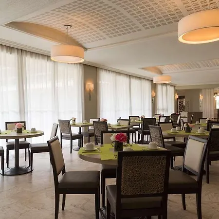 Og Antibes Les Strelitzias * Juan-les-Pins