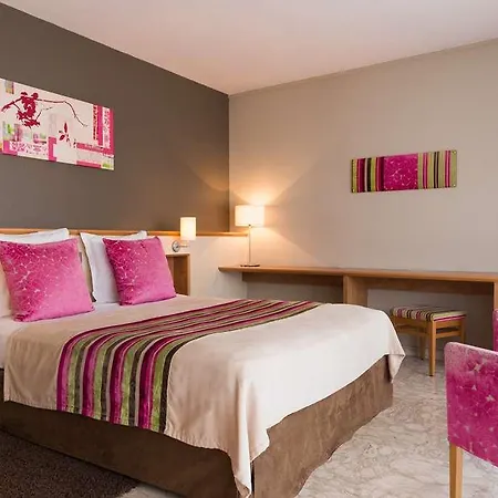 Og Antibes Les Strelitzias * Juan-les-Pins